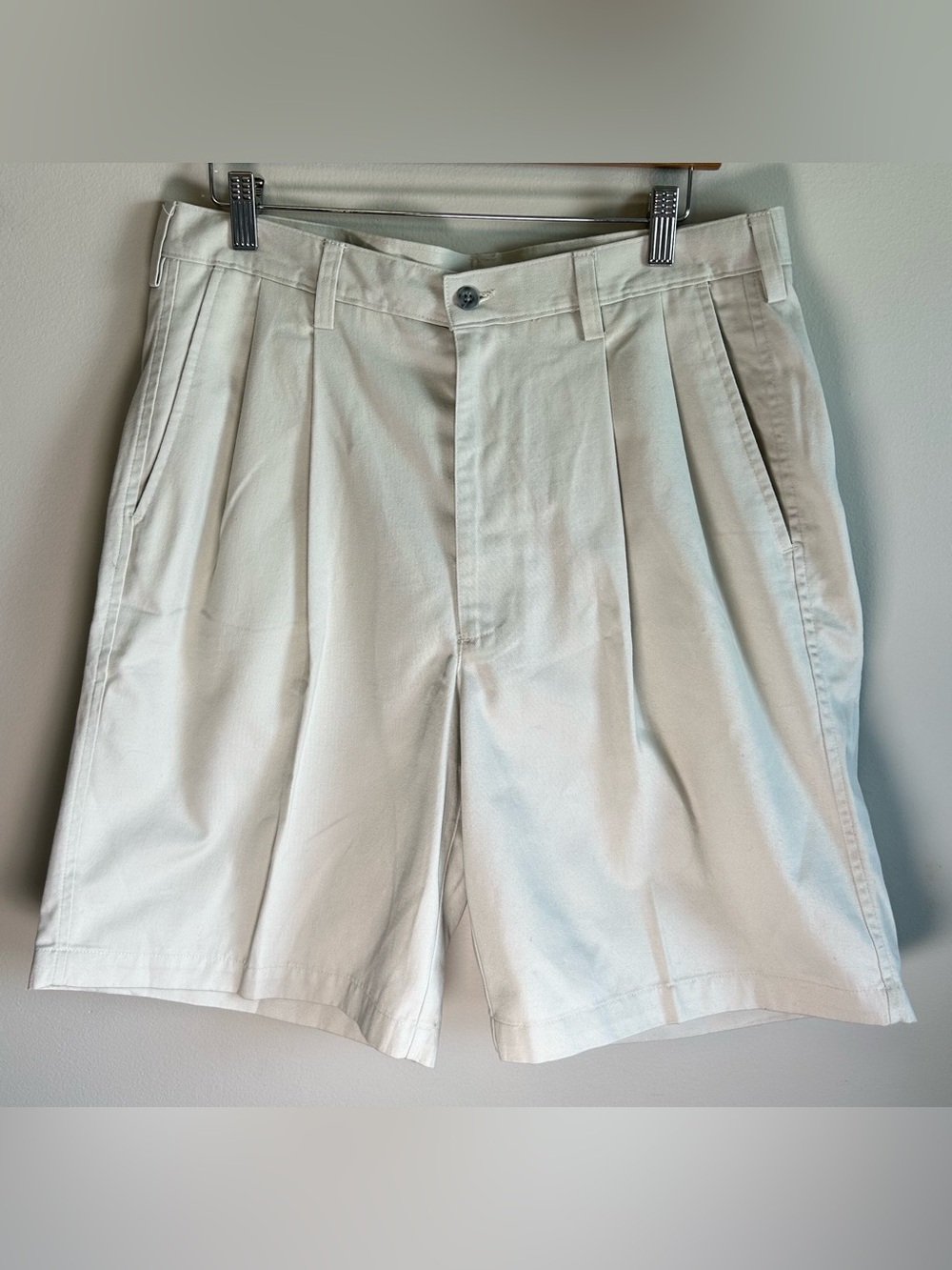 Vintage Nike Golf Men’s Khaki Shorts Size 34/M Pleated White 100% Cotton NWT
